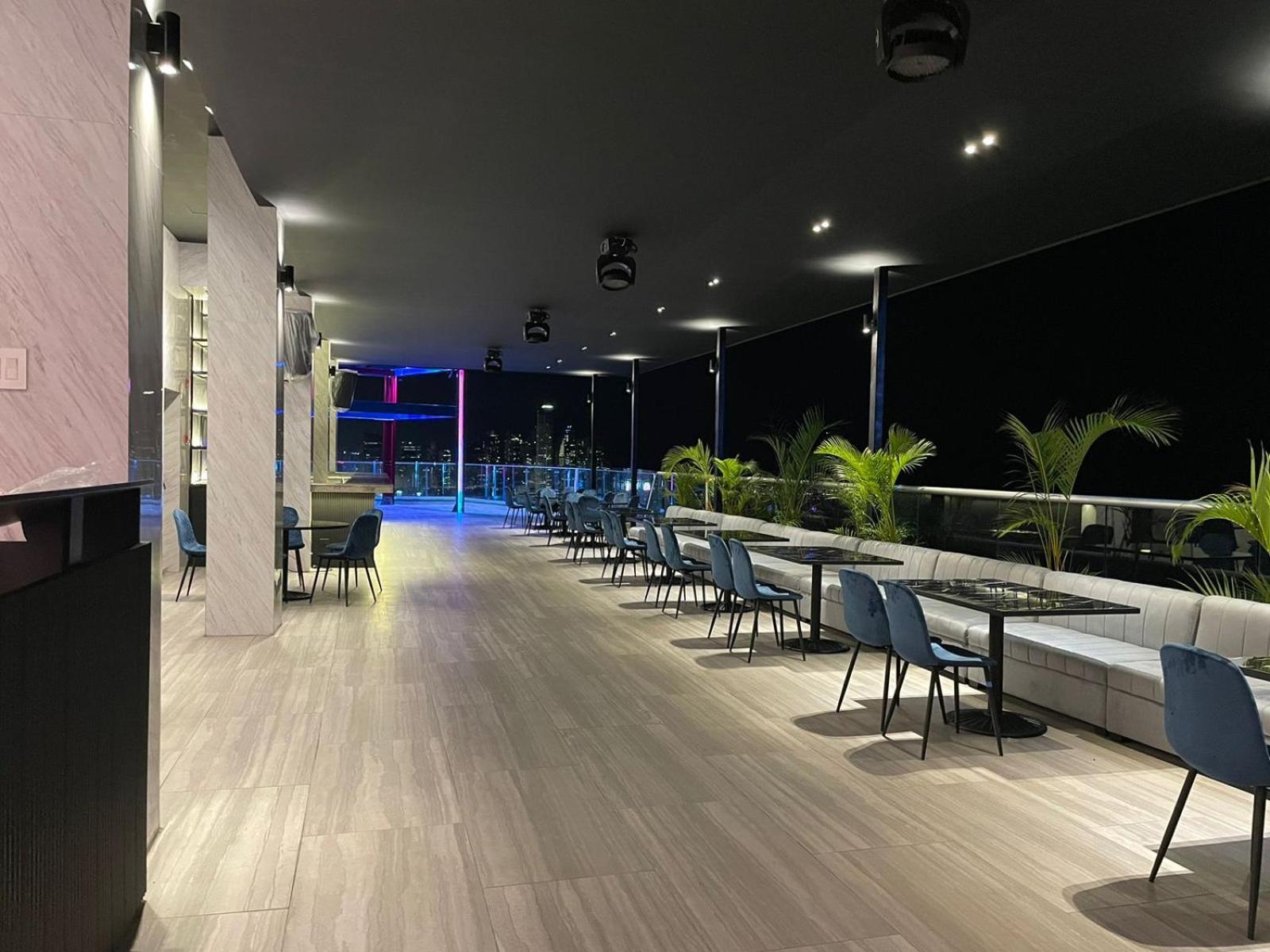 Moderno En Avenida Balboa *